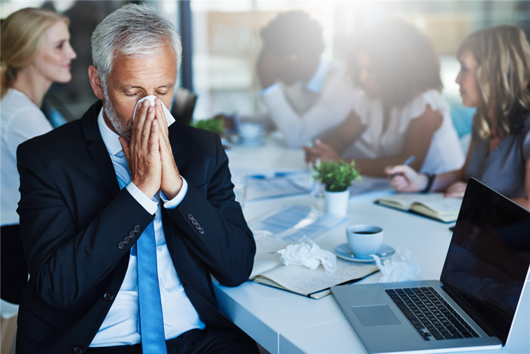 Feberfrossa på jobbet okej enligt var femte svensk